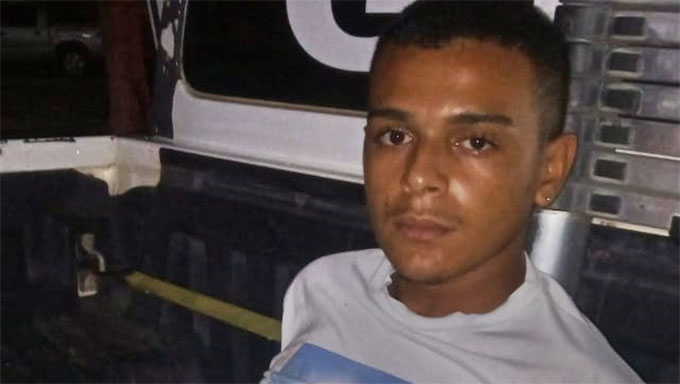   Membros de uma facção estavam há vários dias em confronto com a facção rival pelo controle da Favela do Fio em Mossoró. Nesta sexta-feira, 11, a PM foi acionada mais uma vez e conseguiu conter os suspeitos; Veja também o caso do garoto que foi morto a facadas em Antônio Martins/RN