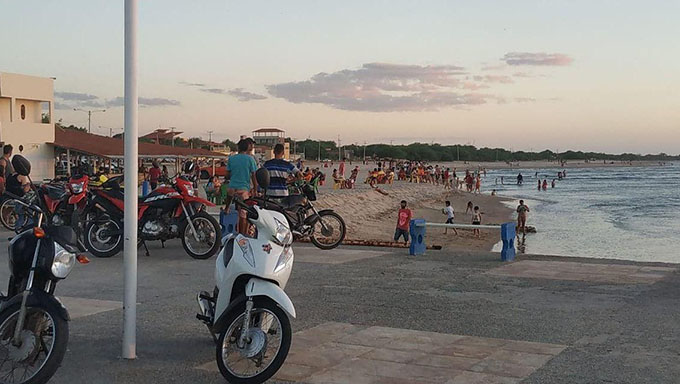   Domingo de praias lotadas em toda costa Branca do Rio Grande do Norte. Praia de Upanema, em Areia Branca ficou lotada, apesar de o município registrar um dos piores índices do país. As praias de Tibau, Grossos, Macau e Guamaré também estavam lotadas