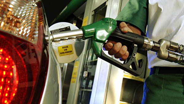   Petrobras vai doar 65 mil litros de combustível transporte médico no RN. O diesel e gasolina serão usados exclusivamente no abastecimento de ambulâncias e veículos de transporte de equipes médicas, além de atender às demandas das unidades de saúde do Estado. A iniciativa visa auxiliar no combate à pandemia de Covid-19 no RN