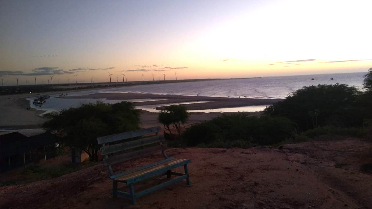   Prefeituras de Tibau e Areia Branca emitem novos decretos fechando as praias. As praias dos dois municípios registraram aglomerações durante o final de semana, assim como em outros municípios da Costa Branca e no litoral norte do estado. Além do fechamento das praias, os município também reforçaram outros medidas de combate ao novo coronavírus.