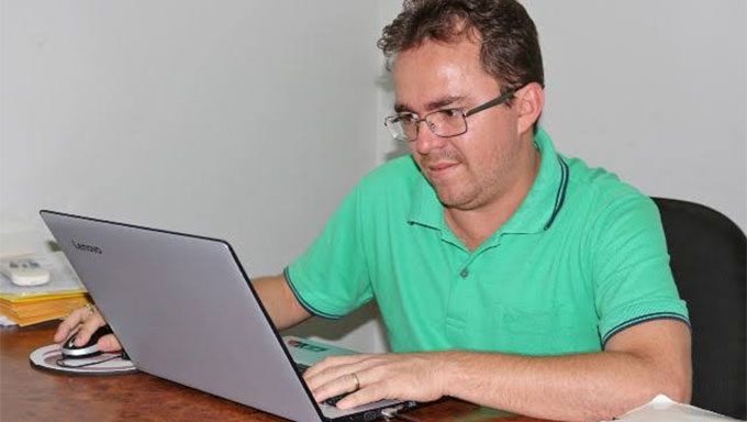   Na opinião de Railton Diógenes, que é pré-candidato a vereador, é preciso debater as potencialidades naturais do município, que são muitas, e elaborar leis que possibilitem mais oportunidades de empregos para os jovens apodienses. 