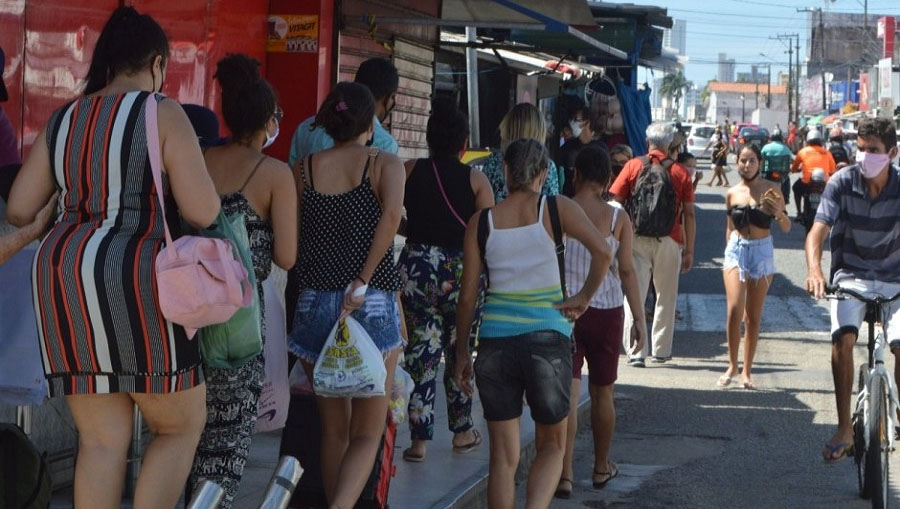   3ª fase de reabertura econômica no RN deve ser adiada, recomenda comitê. Por meio de um documento enviado neste domingo (26) ao governo do Rio Grande do Norte, os cientistas recomendaram que a primeira etapa da fase 3  seja adiada por sete dias. Segundo ele, não é possível avaliar o impacto das fases anteriores em tão pouco espaço de tempo. Eles também recomendaram que as fases passem a ser feitas a cada 15 dias.