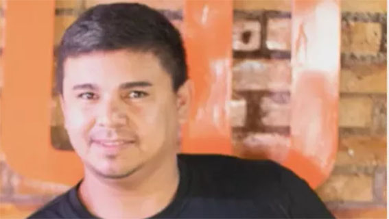   Bruno Alves de Lima, de 34 anos, era garçom e estava de folga. No momento do crime ele jantava no local com a esposa, a filha de 3 anos e o cunhado.