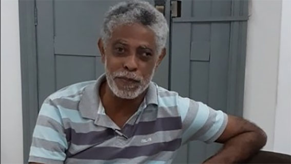   UERN vai conceder Título de Dr. Honoris Causa ao professor Luiz di Souza. O professor faleceu no dia 28 de março de 2020, aos 61 anos, sendo a primeira vítima de Covid-19 registrada no Estado. Ao indicá-lo para receber a homenagem, o reitor Pedro Fernandes destacou a dedicação de Luiz à Universidade, à Ciência e a seus alunos. “Luiz foi um gigante”, disse.