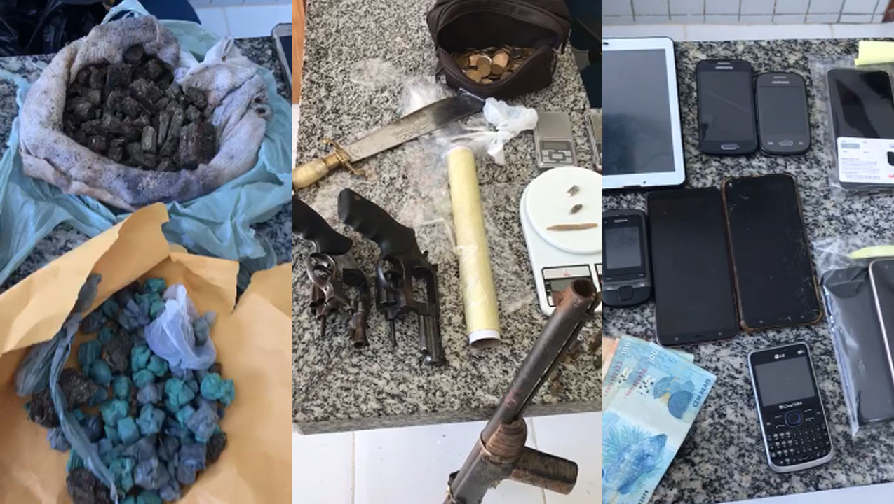   Nas residências dos suspeitos foram encontradas armas, munições, drogas e dinheiro em espécie.