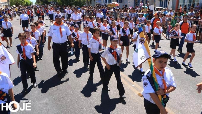   Governo cancela eventos da Semana da Pátria no RN em razão da covid-19. O tradicional desfile de 7 de setembro, que ocorre no entorno da Praça Cívica de Natal e na Av. Alberto Maranhão, em Mossoró, assim como as demais atividades culturais relacionadas à data de emancipação do Brasil, não acontecerão no estado para evitar aglomerações de público e não aumentar o risco de contaminação da doença.