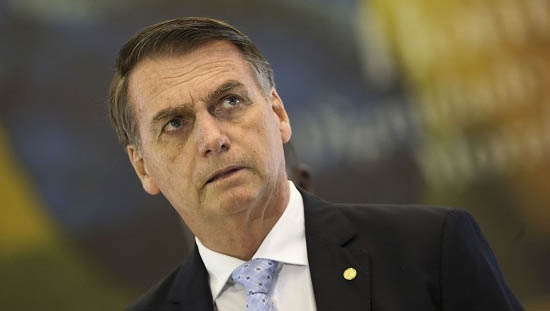   Jair Bolsonaro desembarca na cidade de Mossoró nesta sexta-feira (21). Segundo informações da Prefeita o presidente chega à cidade por volta das 9h e segue para realizar a inauguração das 300 apartamento entregues no bairro Bela Vista, construídos por meio do programa Minha Casa Minha vida, do Governo Federal; A agenda de visitas de Bolsonaro no RN não foi divulgada oficialmente à imprensa