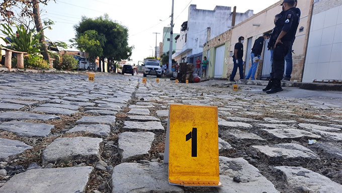   Quarto membro da família, o criador de porcos identificado por Edicarlos Cristo da Silva, de 49 anos, foi assassinado com mais de dez tiros no início da manhã deste sábado, 29. Ele teve um filho e outras duas pessoas de sua família recentemente assassinados.