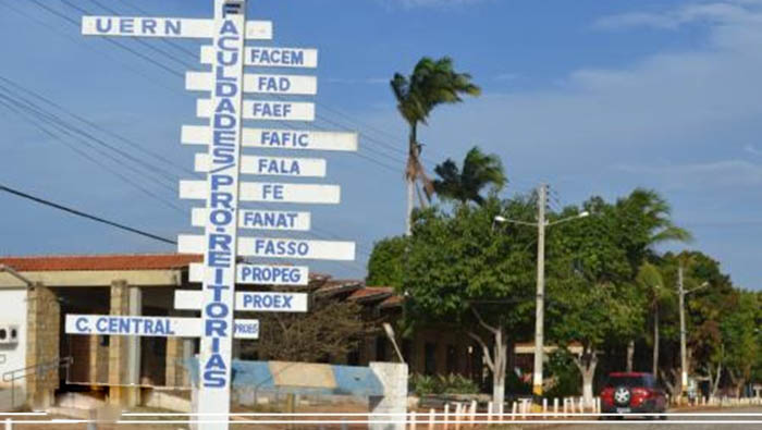   UERN retoma semestre letivo 2020.1 com ensino remoto em caráter excepcional. De acordo com o calendário divulgado pela universidade, as atividades começam nesta segunda-feira (31), com a Semana de Planejamento Pedagógico; As aulas serão iniciadas, de forma remota, no dia 8 de setembro.