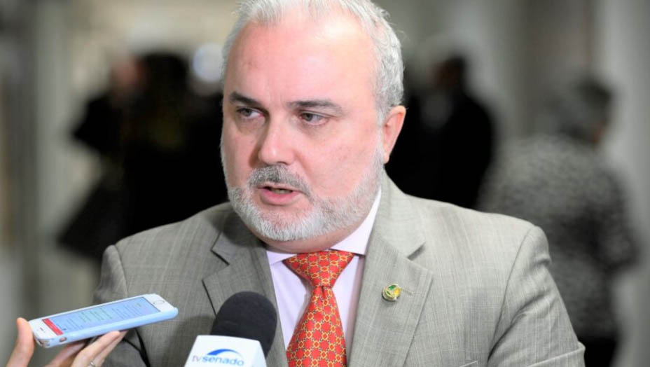   Pré-candidato a prefeito sugere integração entre transportes em Natal. Estudioso de políticas públicas bem-sucedidas na área de mobilidade ao redor do mundo, Jean Paul Prates, sugere ônibus elétricos e integração com táxi, trem e Uber para criar passe livre em Natal. Para ele, os meios de transporte precisam estar conectados, vinculados ao mesmo sistema e acessíveis pelo mesmo cartão de embarque.