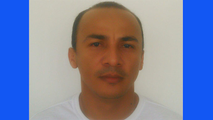   Jerônimo saiu da Favela do Fio, onde mora e é controlado por uma facção, e foi a uma oficina de moto no Parque das Rosas, que seria controlado por outra facção. No local, foi executado com dezenas de tiros de pistola calibre 380 e .40.