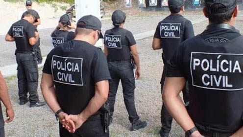   Edital do concurso da PCRN deverá sair até 31 de outubro com 301 vagas. O último concurso para o órgão no Rio Grande do Norte foi realizado há mais de 10 anos, em 2008; A banca escolhida pela Comissão Permanente de Licitação da Polícia Civil para realização do concurso é a  Fundação Getúlio Vargas e, conforme a delegada-geral Ana Cláudia Saraiva, serão 47 vagas para delegados, 24 para escrivães e 230 para agentes.