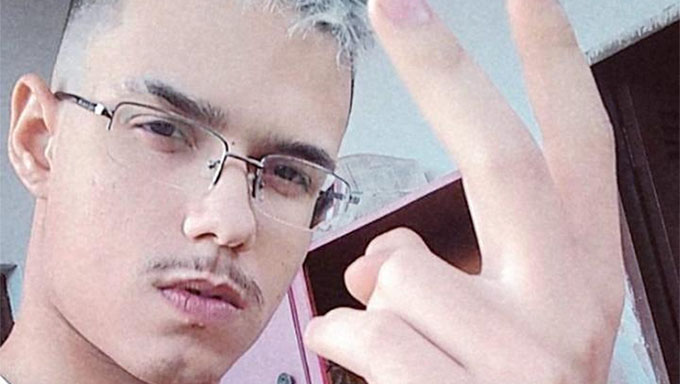   João Lucas, que havia postado há pouco tempo que estava saindo do mundo do crime, foi morto a tiros na Avenida São Jerônimo, do Parque das Rosas, que fica ao lado do Santa Delmira, em Mossoró