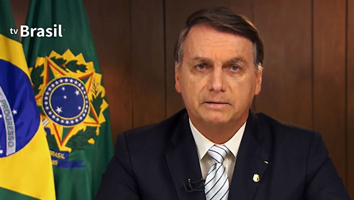   Bolsonaro volta a acusar ONGs, sem provas, por crimes ambientais. Em discurso gravado e apresentado nesta quarta-feira (30) na cúpula sobre biodiversidade da ONU o presidente Jair Bolsonaro afirmou, sem mostrar provas, que organizações, em parceria com “algumas ONGs", comandam "crimes ambientais" no Brasil e também no exterior; A mesma afirmação já havia sido feita na semana passada, durante o discurso de abertura da Assembleia da ONU.