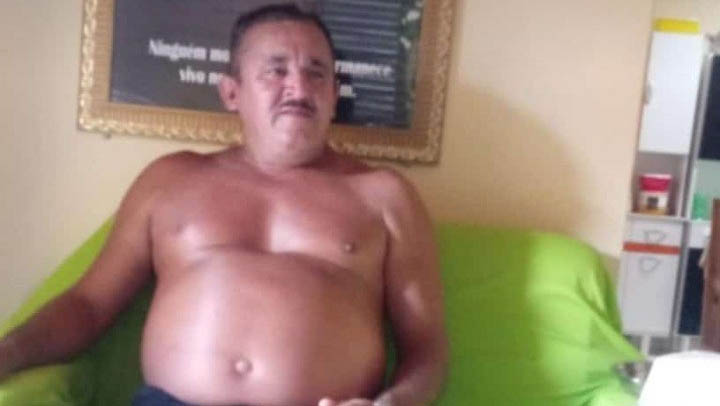   O crime aconteceu neste domingo (4), no sítio Nogueira, há 60 km do município serrano. A vítima é o agricultor Edimar Leite; De acordo com informações da Polícia Militar, o filho dele, de 16 anos, confessou que matou porque precisava de R$ 600 para pagar uma dívida que tinha com uma facção e o pai não quis dar o dinheiro. Um outro motivo que contribui para a violência é que ele teria uma mágoa do pai, por conta de uma surra que levou há cerca de 4 anos.