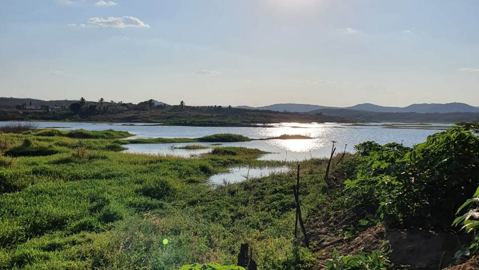   Reservatórios do RN seguem volume superior a 50% de suas capacidades. O Relatório do Volume dos Principais Reservatórios Estaduais, divulgado nesta segunda-feira (05), indica que as reservas hídricas superficiais totais do RN, são de 2.231.327.450 m³; A Barragem Armando Ribeiro Gonçalves, maior reservatório estadual, com capacidade para 2,4 bilhões de metros cúbicos está com 1.417.504.865 m³, o que representa 59,73% da sua capacidade total.