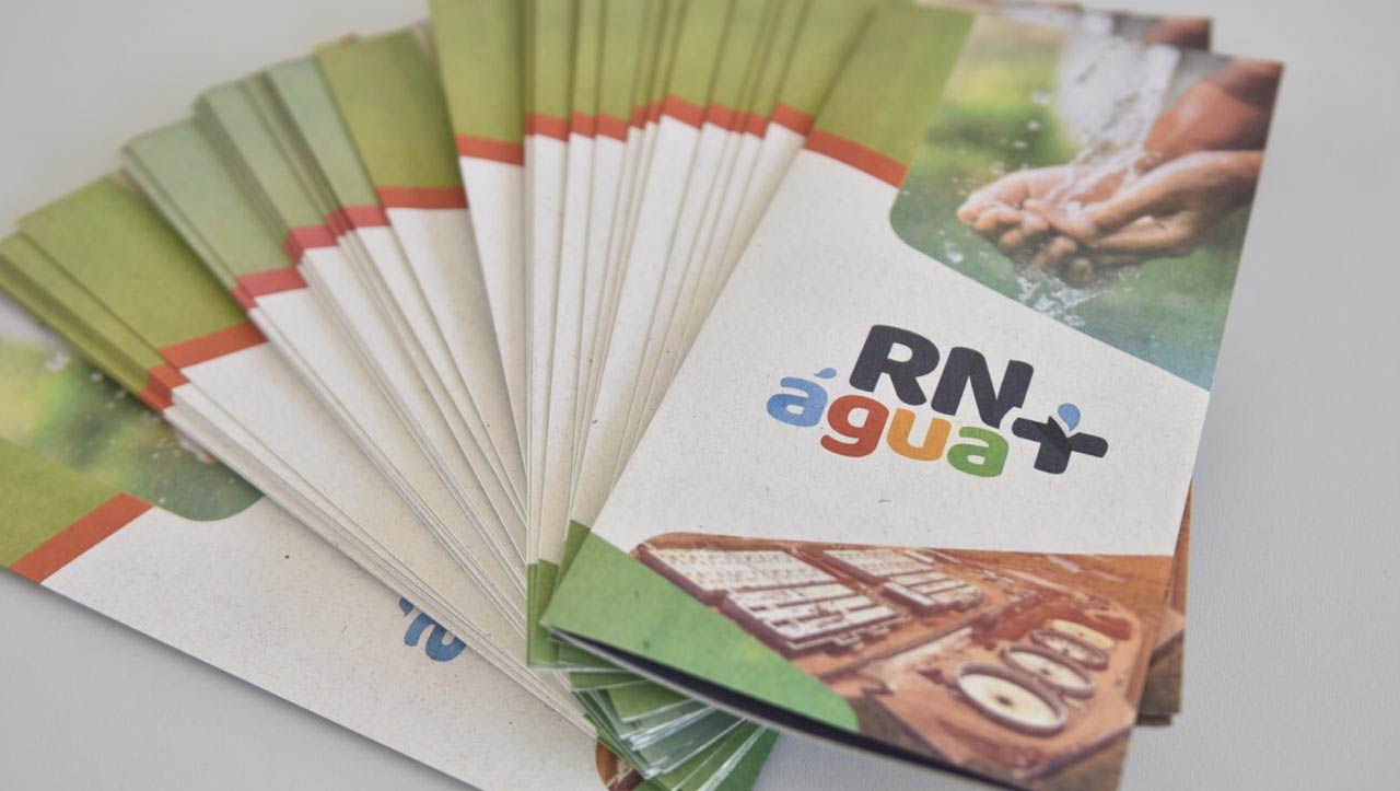   RN+Água: programa de segurança hídrica do RN é lançado em Mossoró. Ação representa investimento de R$ 390 milhões na segurança hídrica de mais de 320 mil famílias potiguares; O programa RN+Água foi lançado pela governadora Fátima Bezerra e pela equipe do Governo no início da tarde desta quinta-feira (8), justamente no Dia do Nordestino.