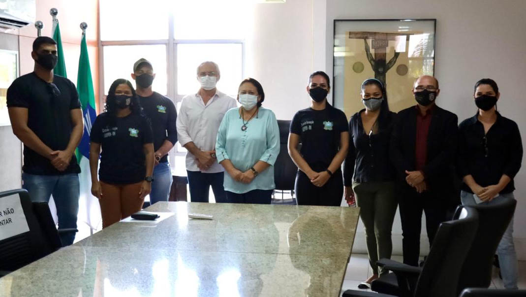   O anúncio da convocação foi feito nesta quarta-feira (14), pela Governadora Fátima Bezerra, juntamente com o secretário-chefe do Gabinete Civil, Raimundo Alves. Na ocasião, a chefe do executivo recebeu os novos servidores em seu gabinete e deu as boas-vindas.