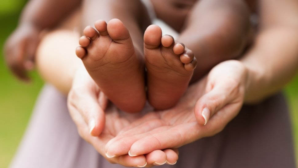   54 crianças e adolescentes estão à espera de uma nova família no RN. Exigência por perfil específico por parte dos interessados é um dos principais fatores que dificulta a adoção e gera fila de espera; Há ainda 18 processos de adoção em andamento, segundo o Sistema Nacional de Adoção e Acolhimento (SNA), do Conselho Nacional de Justiça.
