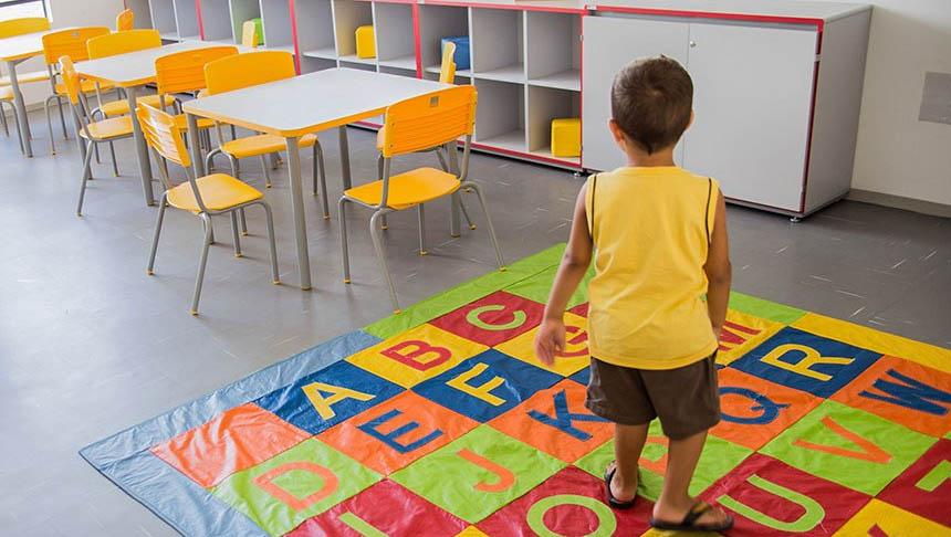   UERN passará a oferecer Auxílio-Creche a estudantes com filhos de até 5 anos. O Conselho Diretor aprovou, por unanimidade, na tarde desta terça-feira (20), a criação do Programa, proposto pela Pró-Reitoria de Assuntos Estudantis (Prae); O programa irá beneficiar estudantes regularmente matriculados nos cursos de graduação com filhos de zero a cinco anos, que receberão auxílio financeiro para uso exclusivo com despesas com creche, pré-escola ou cuidador.