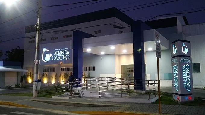   O caso aconteceu nesta quarta-feira (21), na Almeida Castro. A médica Iris Menezes foi mordida após tentar acalmar uma paciente que havia dado a luz e estava agressiva por seu bebê continuar em tratamento; A agressão provocou uma fratura exposta e a médica precisou ser encaminhada para o centro cirúrgico, onde teve parte do dedo amputado.
