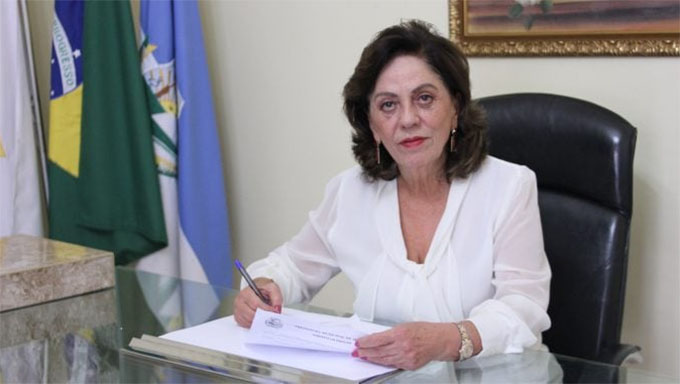   Diante do que chamou de preconceito da oligarquia, o candidato Alysson aproveitou o mote dado por Rosalba e colocou na rua a música “Menino Pobrezinho”. Uma animação a mais na campanha. Contra-atacando, o marketing da prefeita e candidata a reeleição lançou um sambinha. Eis a letra: “É melhor não arriscar, trocar o certo pelo duvidoso. Eleição não é carnaval. Prefeitura não é brincadeira. Tem muito oba-oba, muito cara de pau”. Entretanto, destaca Emerson Linhares que este á um samba de uma letra só para a candidata que pleiteia a reeleição. CONFIRA.