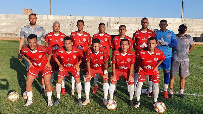   Mesmo sem campo para treinar e jogar (Nogueirão está interditado) e sem apoio da gestão Rosalba Ciarlini, o Potiguar de Mossoró segue firme no Campeonato Brasileiro da Série D.