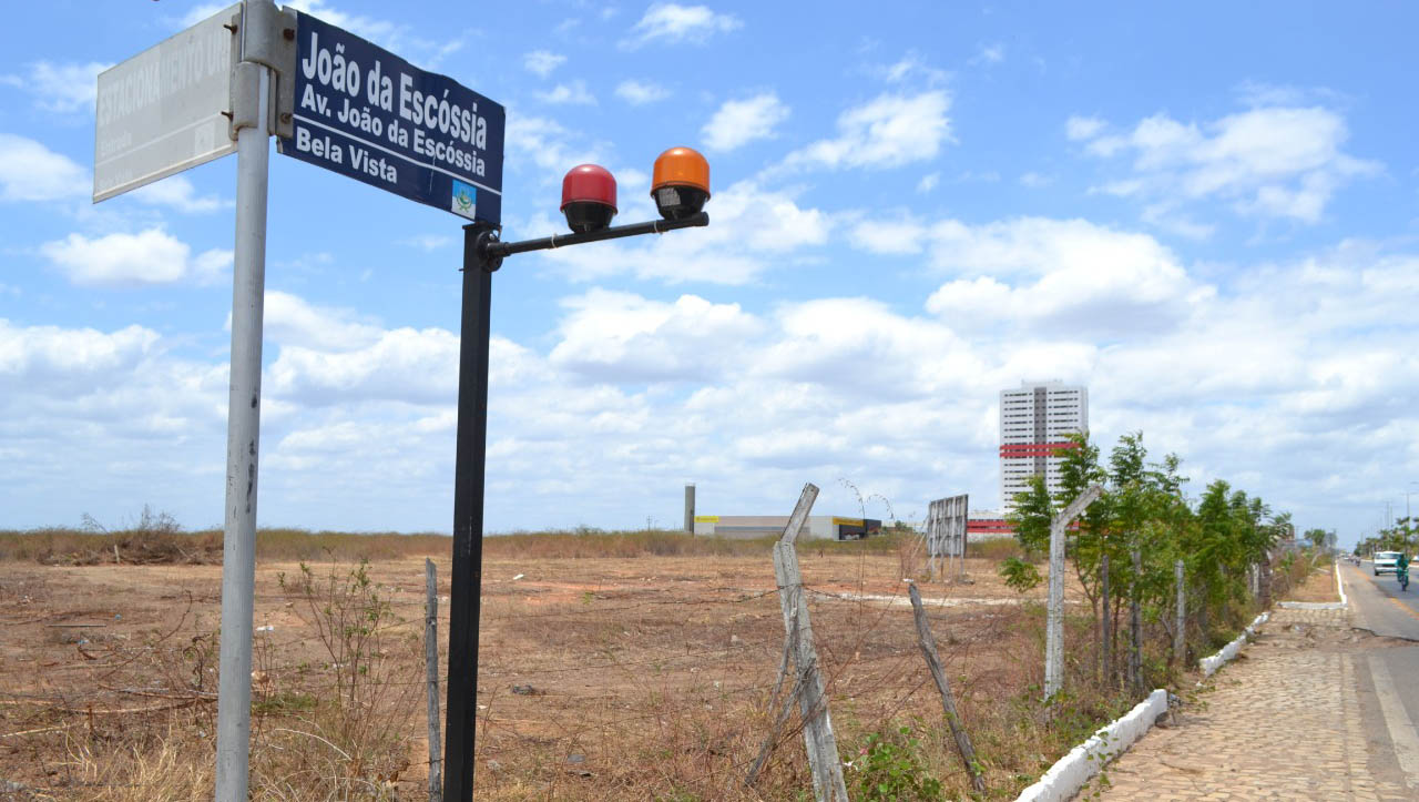   O local escolhido para a instalação da Havan em Mossoró é um terreno localizado na Avenida João da Escóssia, entre a Universidade Potiguar (UNP) e a Uninassau, próximo ao Partage Shopping Mossoró. 