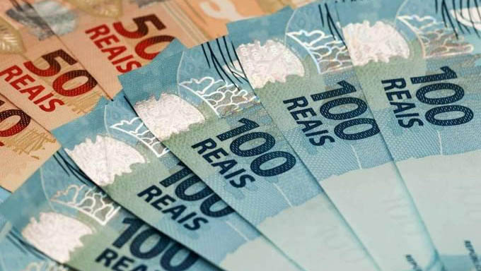   Governo do RN conclui pagamento dos servidores do Estado nesta sexta, 30. Recebem amanhã todos os servidores lotados em pastas com recursos próprios, além do funcionalismo que recebe acima de R$ 4 mil (valor bruto), que terá os 70% restantes do salário depositado no início da manhã; Os outros 30% foram adiantados no dia 15, além do salário integral de quem ganha abaixo de R$ 4 mil e as categorias da saúde e segurança.
