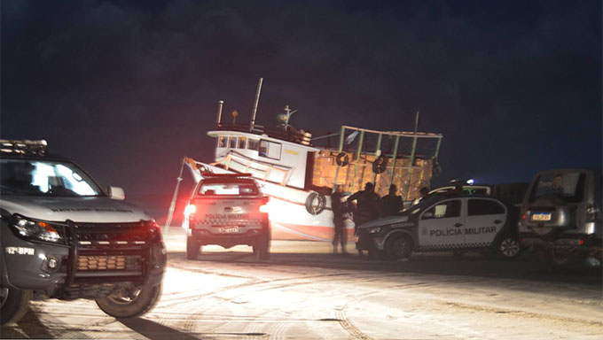   O cigarro contrabandeado estava num barco encalhado na praia de Pernambuquinho; O comandante Júlio Cesar, ao confirmar a veracidade da informação, acionou a Policia Civil de Areia Branca e de Mossoró para que as medidas de apreensão fossem adotadas