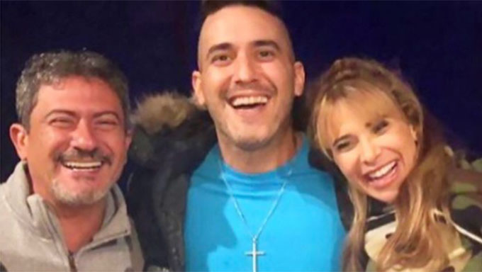   Dany Bananinha publicou esta foto com Tom Veiga e André Marques, no sábado, dia 31, combinando para se encontrar neste domingo, 1. Ao sentir falta do amigo, André Marques foi até o apartamento o encontrou já sem vida