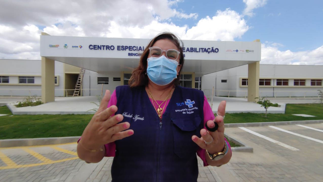   Saudade Azevedo diz que a obra está sendo concluída no bairro Santo Antônio e é a primeira unidade a ser instalada no RN e a quarta do país, num investimento de aproximadamente 15 milhões. De acordo com a Secretária Municipal de Saúde, Saudade Azevedo, no local serão trabalhadas as reabilitações motora, auditiva, intelectual e visual; A gestão aguarda a entrega de mobiliários e equipamentos para iniciar o funcionamento, previsto para dezembro.