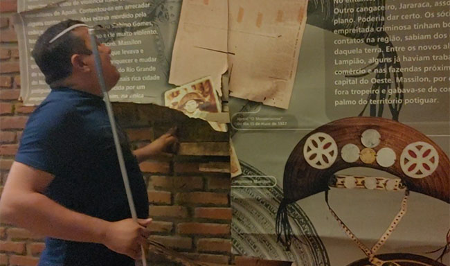   A estrutura do Memorial da Resistência, contando a história do Cangaço, que deveria ser ponto turístico e pedagógico para as escolas de Mossoró e região, está com painéis rasgados, vidros quebrados, lâmpadas e mármores foram roubados; não tem iluminação no lugar e no período noturno está servindo para jovens consumirem álcool e, segundo relatos, até outros produtos ilícitos 