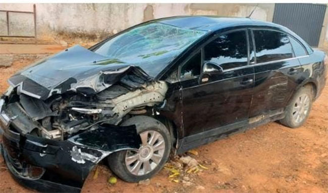   O delegado José Vieira, que investigou o caso com apoio dos colegas da DENARC, localizou o veículo C4 Pallas (FOTO) e identificou os dois rapazes e também as duas moças que estavam com eles. Todos foram interrogados e esclareceram o caso pontualmente. 