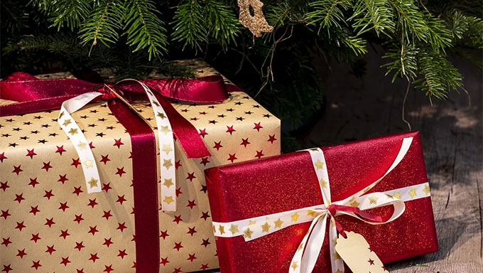   O Natal é uma das épocas que mais movimenta o comércio graças a busca dos consumidores por produtos para presentear pessoas queridas