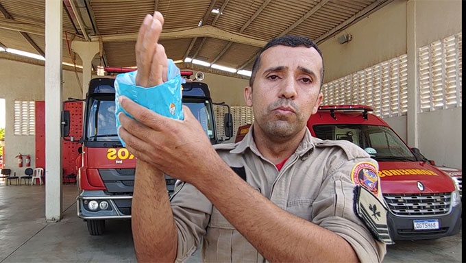   Em contato com o MOSSORÓ HOJE, os bombeiros Joilton, Sharlon e Rocha deram dicas importantes, mostraram boias perigosas (FOTO) e coletes adequados para banheiros em piscinas, balneários e no litoral, além de chamar até para evitar bebidas alcoólicas antes de mergulhos (CONFIRA VÍDEO EXCLUSIVO)