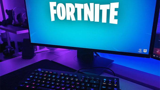   Criado em 2011 pela Epic Games, o Fortnite é um dos jogos online mais bem-sucedidos da atualidade. Principalmente por conta do fator lúdico, o jogo se tornou popular com uma ampla faixa etária, o que fez com que uma grande comunidade de gamers crescesse em torno dele.