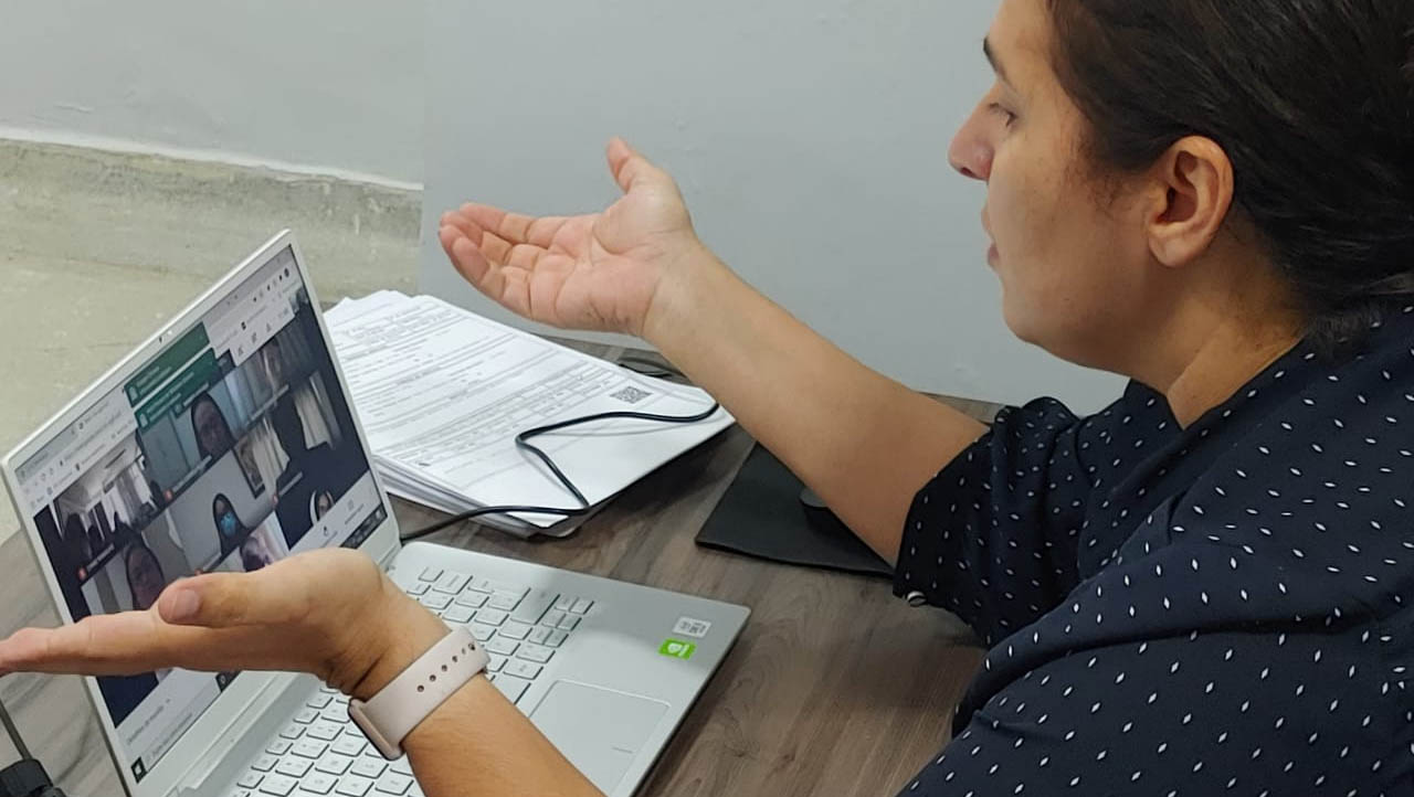   MPRN busca saída para cuidar dos pacientes covid-19 a partir do dia 31, em Mossoró. Estado, Município, Apamim e o MP estão reunidos nesta terça-feira (8) para buscarem uma saída, visando cuidar dos pacientes covid-19 do município e região, após o fim do contrato de locação com o Hospital São Luiz, que se encerra no final do mês; Os proprietários do hospital não demonstraram interesse em continuar com o contrato com a APAMIM. 