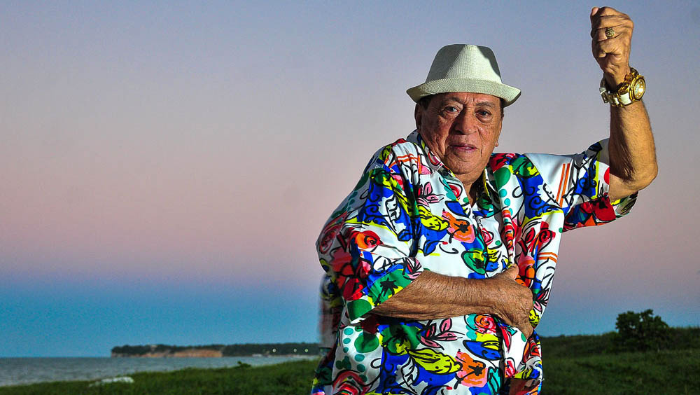   Morre Genival Lacerda, aos 89 anos, vítima de complicações da Covid-19. O artista estava internado desde o dia 30 de novembro de 2020, no Hospital Unimed I, na Ilha do Leite, na área central da capital pernambucana. A informação sobre a morte foi confirmada na manhã desta quinta-feira (7), pelo filho do artista, João Lacerda.