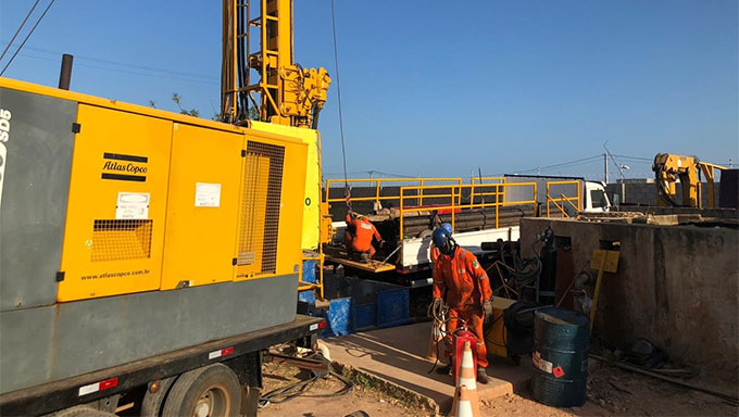   A instalação da sonda rotativa foi concluída no final da tarde desta quinta-feira (7). A Companhia de Águas e Esgotos do Rio Grande do Norte (Caern) contratou este equipamento para retirar bomba presa a 380 metros, dentro do poço que abastece a cidade de Tibau.