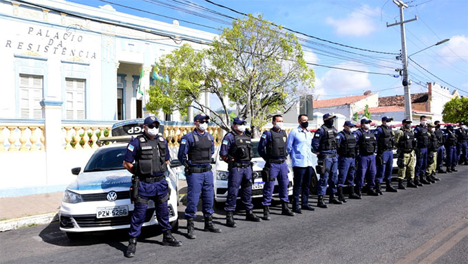   O prefeito Allyson Bezerra diz que a Guarda Civil protege o patrimônio municipal e auxilia a ação policial ostensiva. Também trabalha em parceria com as polícias Militar e Civil. “É um sistema integrado de segurança em prol do mossoroense”, frisa.
