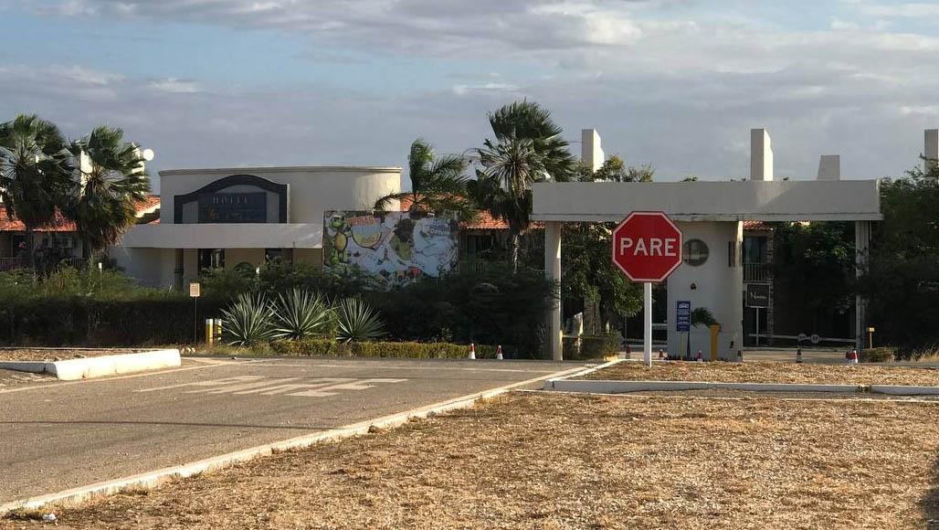   Prefeitura de Mossoró recebe currículos para o Hotel Thermas até a sexta-feira, 15. Os interessados devem enviar os currículos para o e-mail emprego.sedat@prefeiturademossoro.com.br. No campo “assunto”, colocar a função para a qual deseja se candidatar. Além do currículo, o candidato deverá enviar comprovantes de experiências (cópias da Carteira de Trabalho com as devidas anotações); comprovantes de escolaridade (cópias dos diplomas escolares). Confira o quadro de vagas.