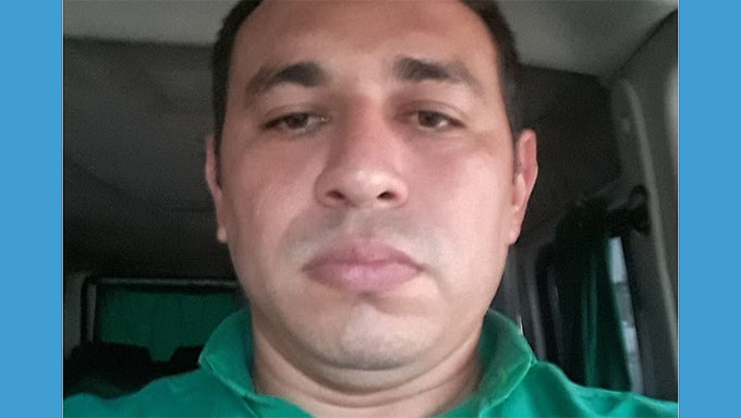   Vítima Voniclécio Valmir de Sousa estava com dois passageiros, em frente de sua casa, no final da tarde deste sábado, 23, quando cinco homens fortemente armados chegaram e o executaram com tiros na cabeça.