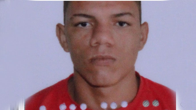   Segundo relatou a Polícia Militar, José Roberto estava na rua João Damásio, no bairro Belo Horizonte, quando foi baleado por tiros de pistola calibre 380.  O medo no local é tão grande que se quer os moradores ligaram para o 190 da Policia Militar após o assassinato. A “lei do silêncio” prevalece no local.