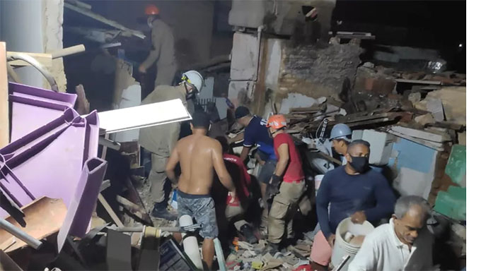   Autoridades interditaram a área, após as buscas de resgate dos feridos e a remoção dos corpos para investigação policial, que vai começar com a perícia do ITEP e também do Corpo de Bombeiros no local