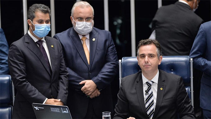   O Partido dos Trabalhadores, por meio do Líder da Minoria, Senador Jean Paul Prates (PT-RN), encaminhou pelo voto favorável ao projeto. Ele lembrou, no entanto, que o Governo dispõe de caixa para fazer frente aos pagamentos, seja por meio de captação interna dos recursos ou por meio do superávit financeiro da Conta Única. Para o senador Jean, “a operação parece ter o propósito político de sinalizar que ‘acabou o dinheiro’, com vistas a justificar a retomada de medidas de austeridade fiscal.”