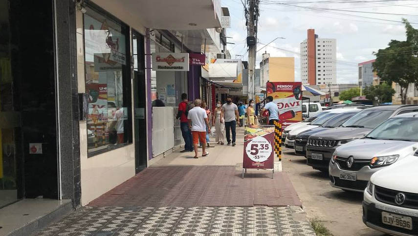   Comércio de Mossoró fechará apenas na segunda-feira (15) de carnaval. As lojas do Centro terão horário normal de expediente na terça-feira (16) e quarta-feira (17). Já no principal shopping da cidade, apenas as lojas irão fechar na segunda, enquanto as demais atividades seguirão com suas programações normais. Os bancos estarão fechados até às 12h da quarta-feira. Já os supermercados estarão funcionando apenas até as 13h do domingo (14) e fecharão na segunda-feira.