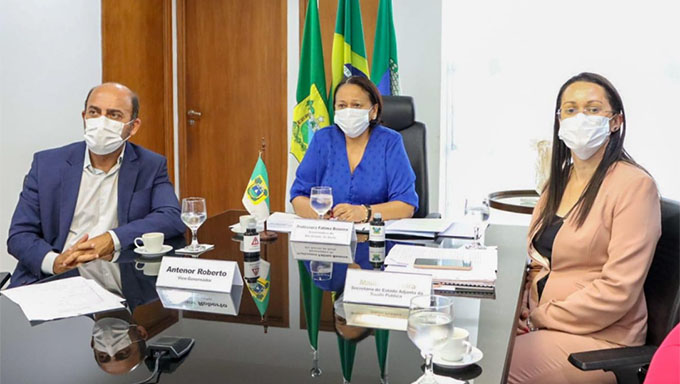   Informação foi passada pelo ministro Eduardo Pazuello em reunião nesta quarta-feira, 17, com os governadores dos 27 estados brasileiros; A governadora Fátima Bezerra cobrou do ministro as doses de vacina para os indígenas do Rio Grande do Norte e "também não podemos esquecer dos profissionais da educação, assim como das pessoas com deficiência”, destacou Fátima.