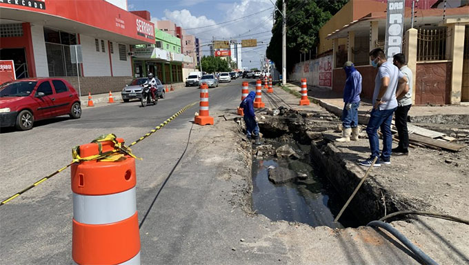   O trabalho realizado até agora, conseguiu amenizar a situação no entorno da Cobal, na região dos Teimosos, Bairro Santo Antônio, entre outros.  Na chuva deste sábado, 21, foram registrados alagamentos nas avenidas João da Escóssia e Diocesana, também nos bairros Aeroporto II e Belo Horizonte, além de diversos outros pontos isolados. Veja plano para reduzir estes alagamentos!
