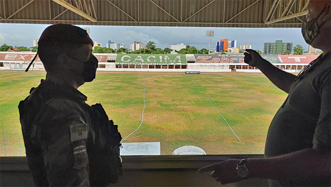   A Polícia Militar e o Conselho Regional de Engenharia e Agronomia (CREA) concluíram, na tarde desta quarta-feira, 24, as vistorias no Estádio Manoel Leonardo Nogueira, o Nogueirão, com o objetivo de renovação dos laudos técnicos para o exercício de 2021. Nestas autoridades, as autoridades deram sinal positivo pela aprovação; Com os laudos positivos, fica faltando somente revogar decisão judicial que interdita o estádio a pedido do MPRN